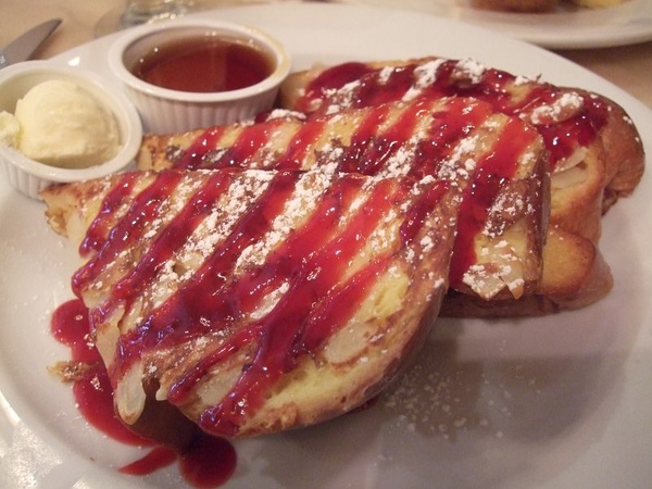 090418 Sarabeth's Almond-Crusted Toast with Cranberry-Cherry Sauce