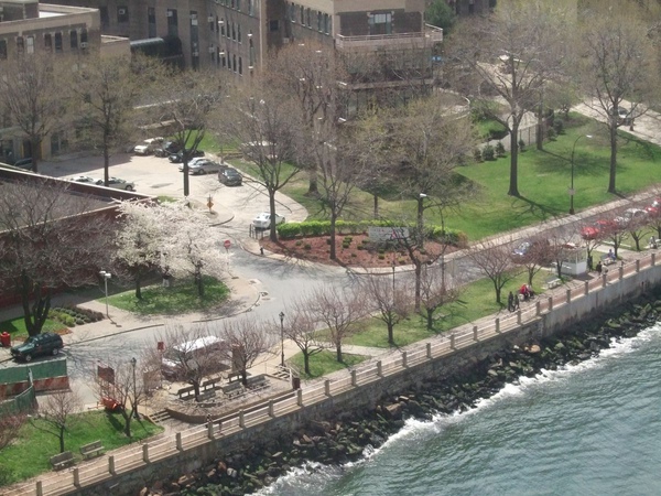 090418 Roosevelt Island Tramway空拍Roosevelt Island