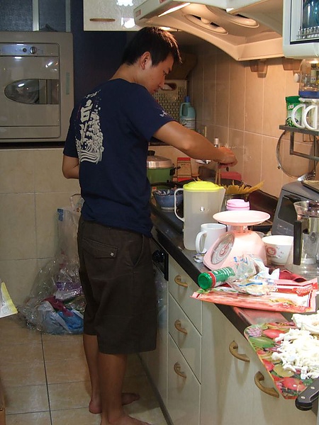 100713炫寶煮義大利麵 100713炫寶煮義大利麵