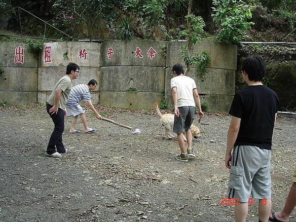 吃飽無聊的男生們