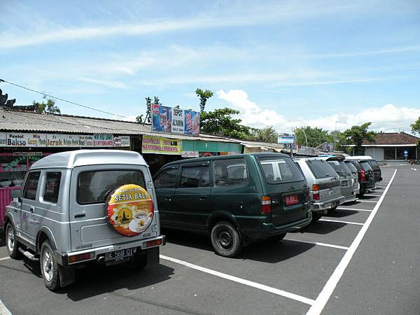 停車的地方更熱