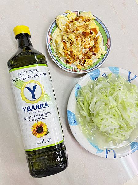 【分享】來自西班牙原裝的YBARRA 益百萊小清新葵花油。整