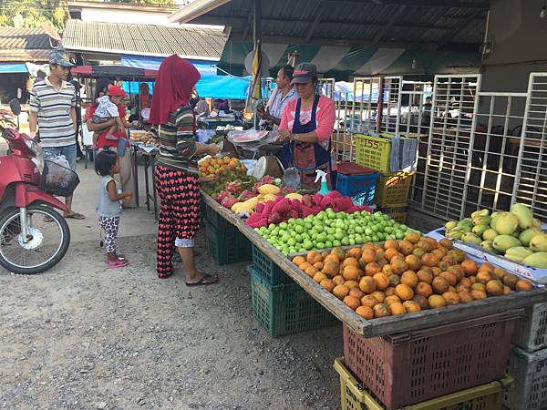 瑤諾島當地菜市場