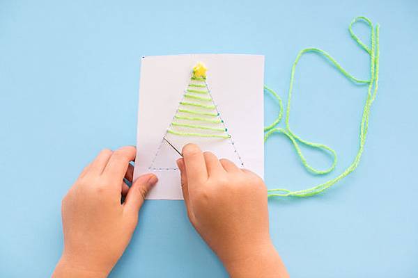 10-diy-string-art-christmas-cards-kids-can-make