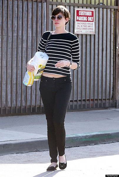 anne-hathaway-and-bounty-paper-towels-gallery