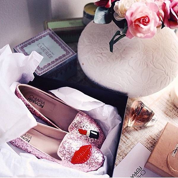 Chiara Ferragni make-up loafer pink2