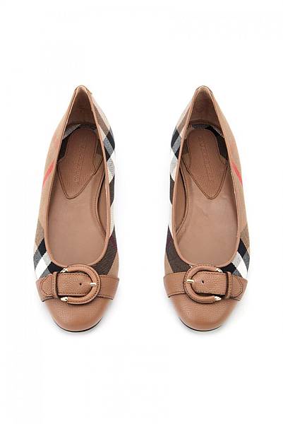 burberry flat5