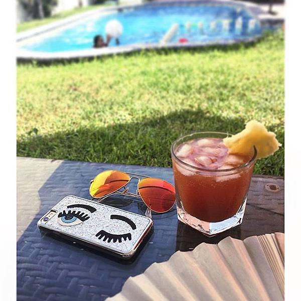 chiara ferragni flirting iphone cover29