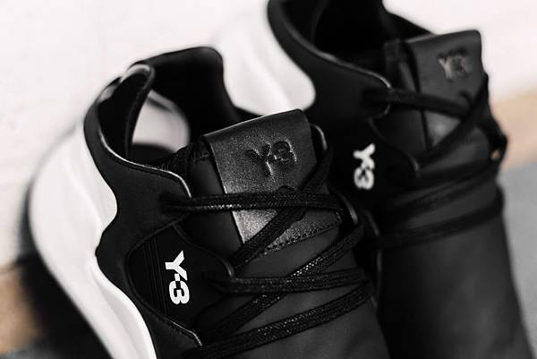 y-3-qr-run-black-white-leather-6