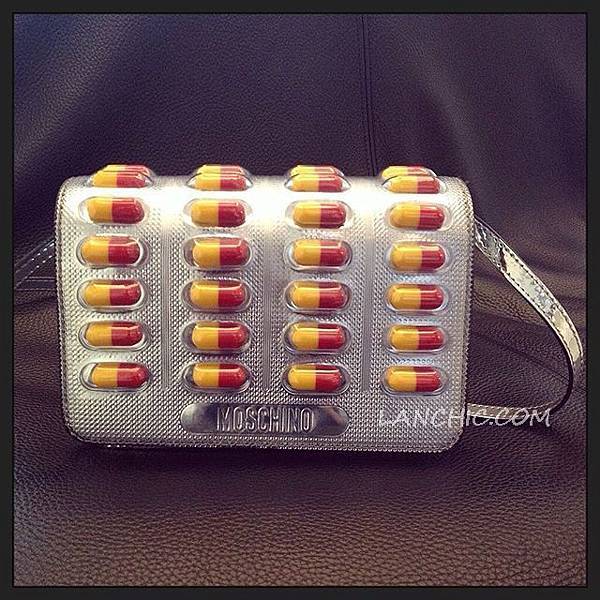 moschino-pills bag7-1