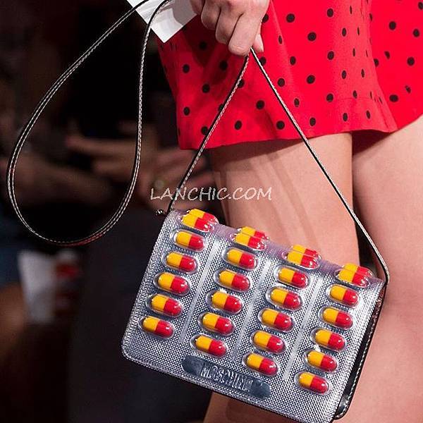 moschino-pills bag6-1