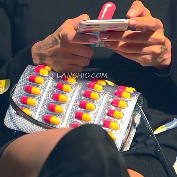 moschino-pills bag3-1