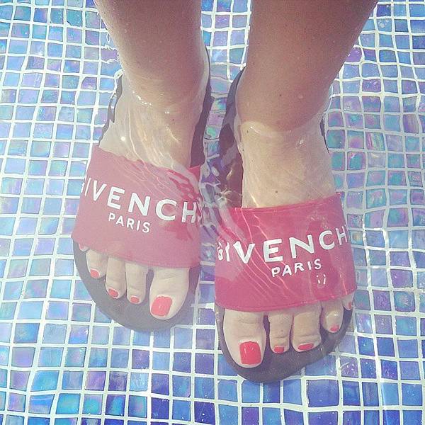 GIVENCHY-FLAT SANDALS3