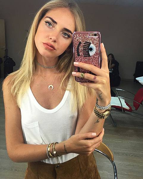 chiara ferragni flirting iphone cover13