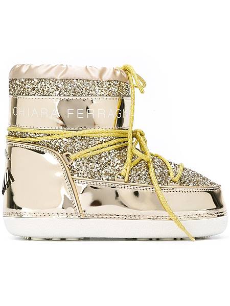 Chiara Ferragni snow boots