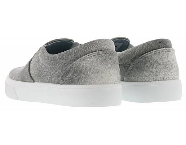 CHIARA-FERRAGNI-GREY_slip on sneakers4