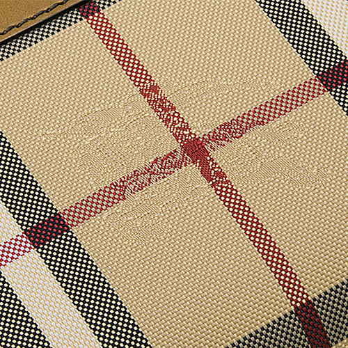 Burberry zip wallet6