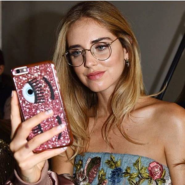 chiara ferragni flirting iphone cover23