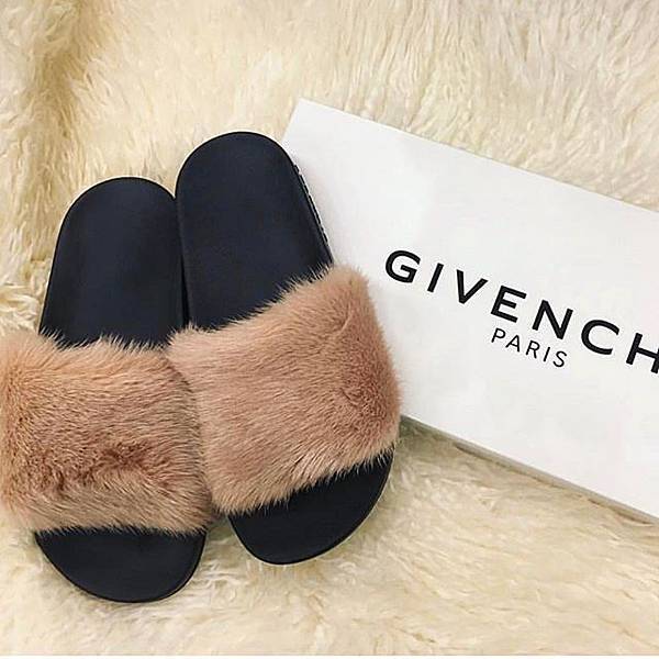 GIVENCHY-FLAT SANDALS27