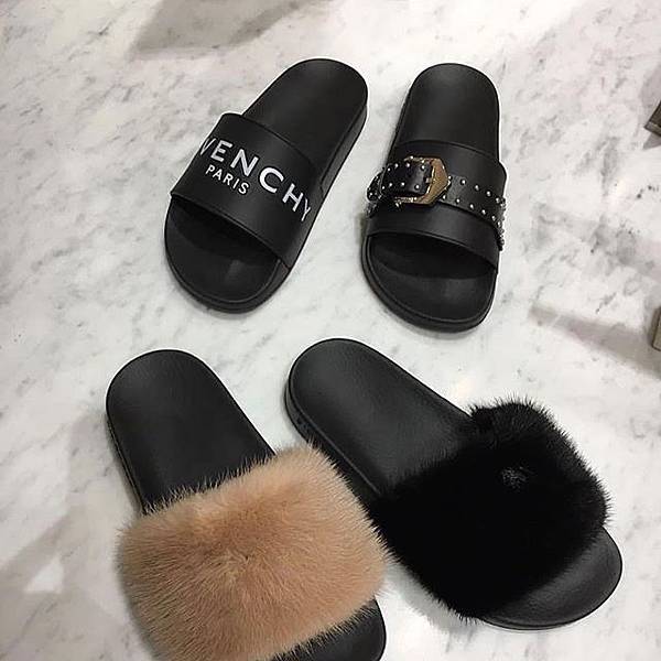 GIVENCHY-FLAT SANDALS32