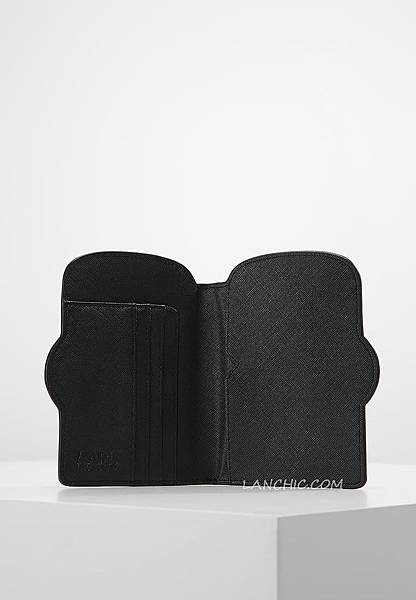 Karl Lagerfeld passport case9-1