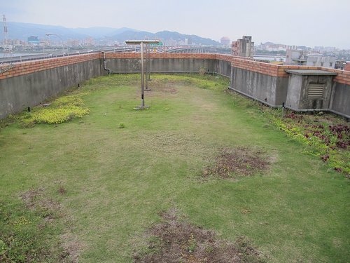 102-0318 三重順德里綠屋頂-缺乏維.jpg