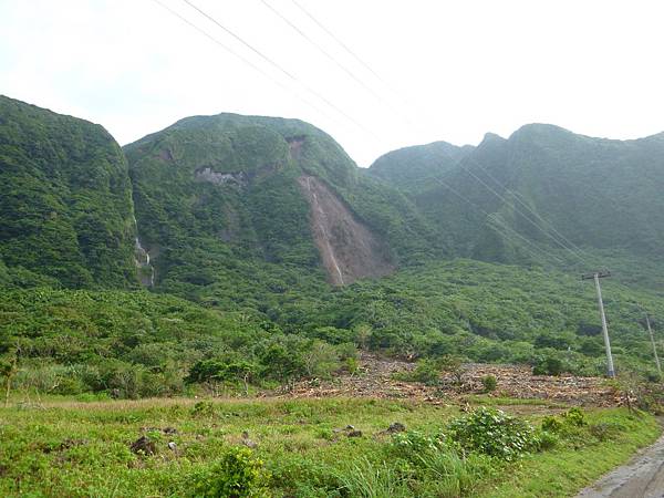 母雞岩後方山壁-2.JPG