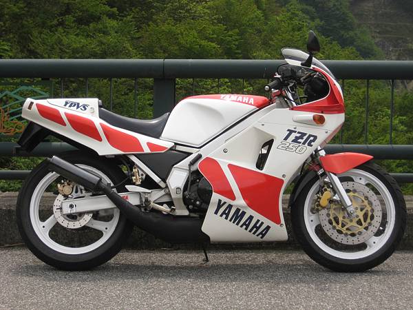 YAMAHA_TZR250_1986.JPG