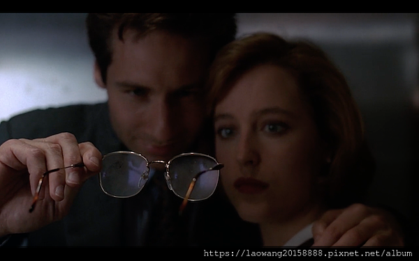 The.X.Files.S01E06-Shadows.02.png