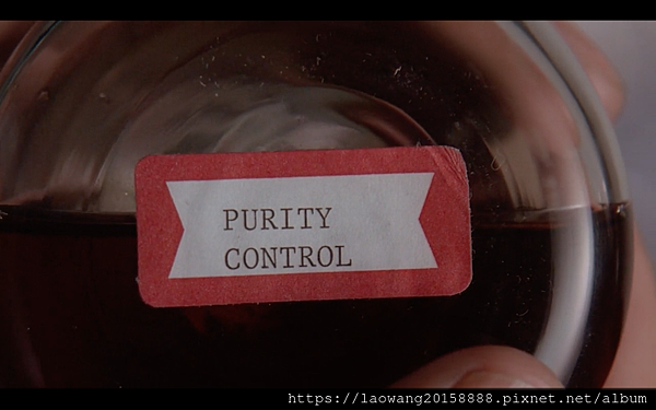 The.X.Files.S01E24-The Erlenmeyer Flask.01.png