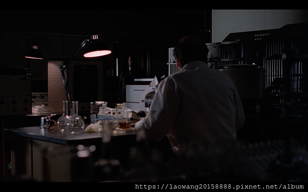 The.X.Files.S01E24-The Erlenmeyer Flask.04.png