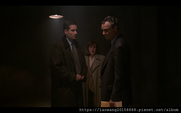 The.X.Files.S01E24-The Erlenmeyer Flask.12.png