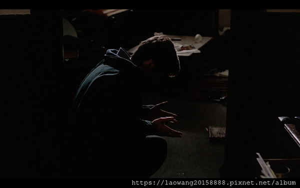 The.X.Files.S02E08-One Breath.13.png