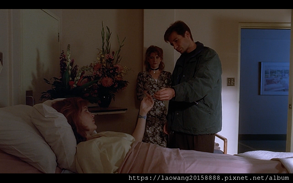 The.X.Files.S02E08-One Breath.14.png