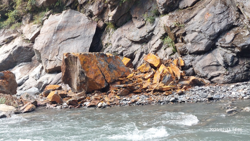 ｜走在一條季節限定隨時會消失的工程便道｜北港溪峽谷工程便道全