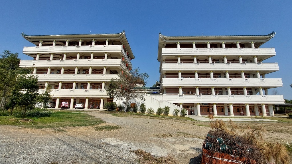 這條步道藏著巨龍？撼龍步道春季限定花海｜探索唯心聖教學院神秘