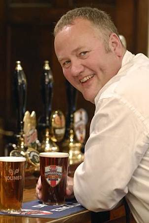 Jim_Robertson_with_pint