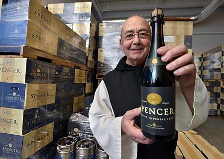 Issac Keely神父與Spencer Trappist Imperial Stout