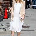 Kate hudson_maximising her bump with a drop-waist.