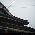從這個角度可以看出，屋頂與屋簷的造型是日式風格