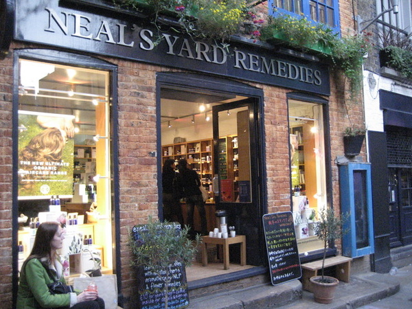 1147245028-找好久才找到的neal's yard保養品店（像av.jpg