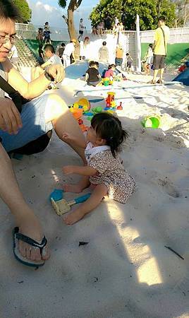 玩沙.jpg 玩沙.jpg