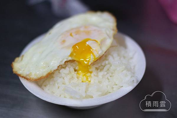 台南新營漁市對面深夜無名飯桌