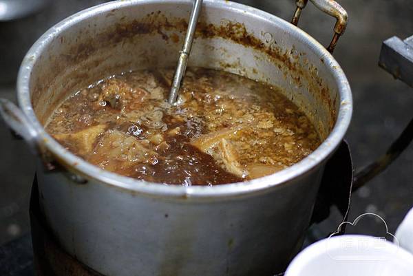 台南新營漁市對面深夜無名飯桌 台南新營漁市對面深夜無名飯桌