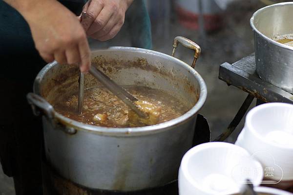 台南新營漁市對面深夜無名飯桌