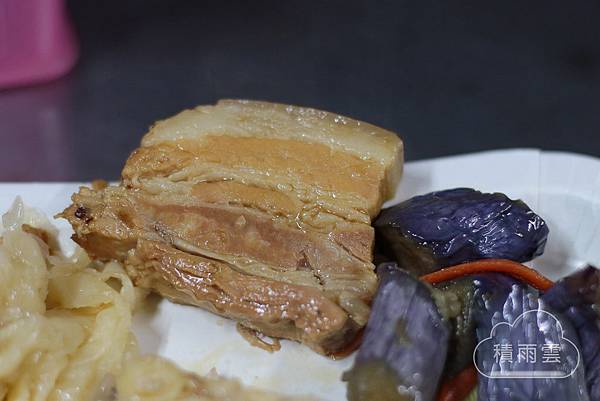 台南新營漁市對面深夜無名飯桌 台南新營漁市對面深夜無名飯桌