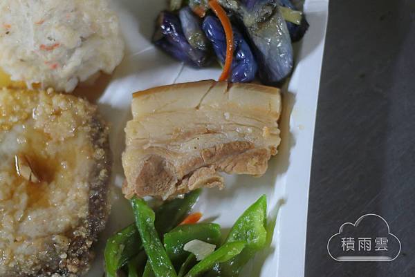 台南新營漁市對面深夜無名飯桌 台南新營漁市對面深夜無名飯桌