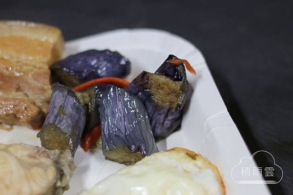 台南新營漁市對面深夜無名飯桌 台南新營漁市對面深夜無名飯桌