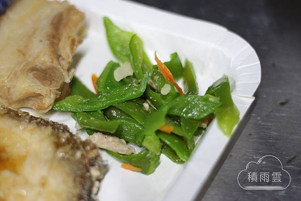 台南新營漁市對面深夜無名飯桌 台南新營漁市對面深夜無名飯桌