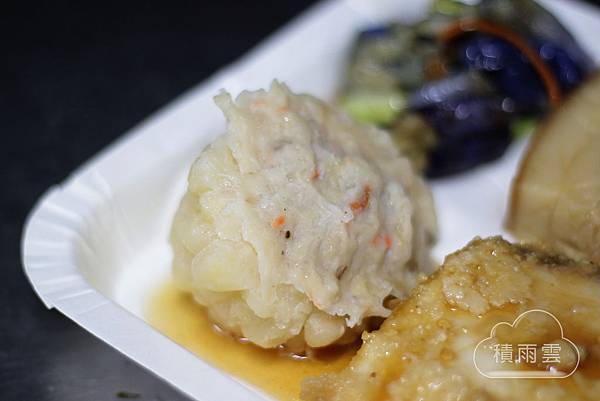 台南新營漁市對面深夜無名飯桌 台南新營漁市對面深夜無名飯桌